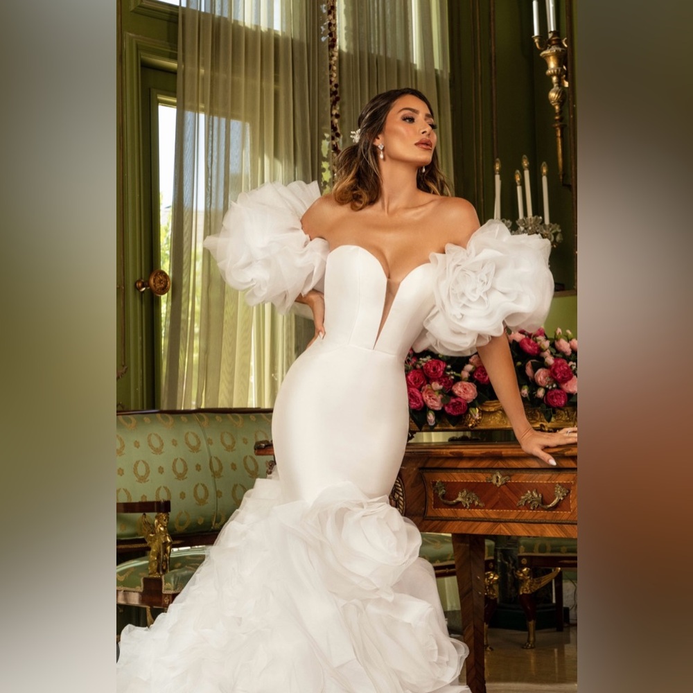 Kitty Chen Everly Wedding Gown - Picture 5 of 16